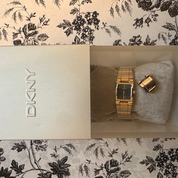 DKNY Watch Vintage Beautiful! - Picture 2 of 5